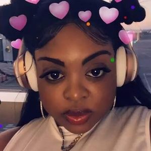 Meet your Posher, Davette